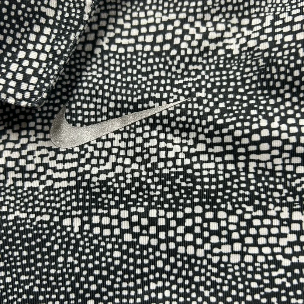 Nike Golf Polo Womens Size M Black White Geometric Dri-Fit Short Sleeve Athletic